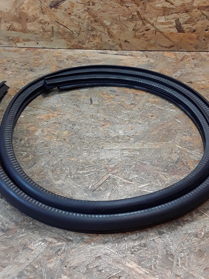 Mitsubishi Airtrak Dichtung an Türverkleidung und Glas hinten original Mitsubishi NEU