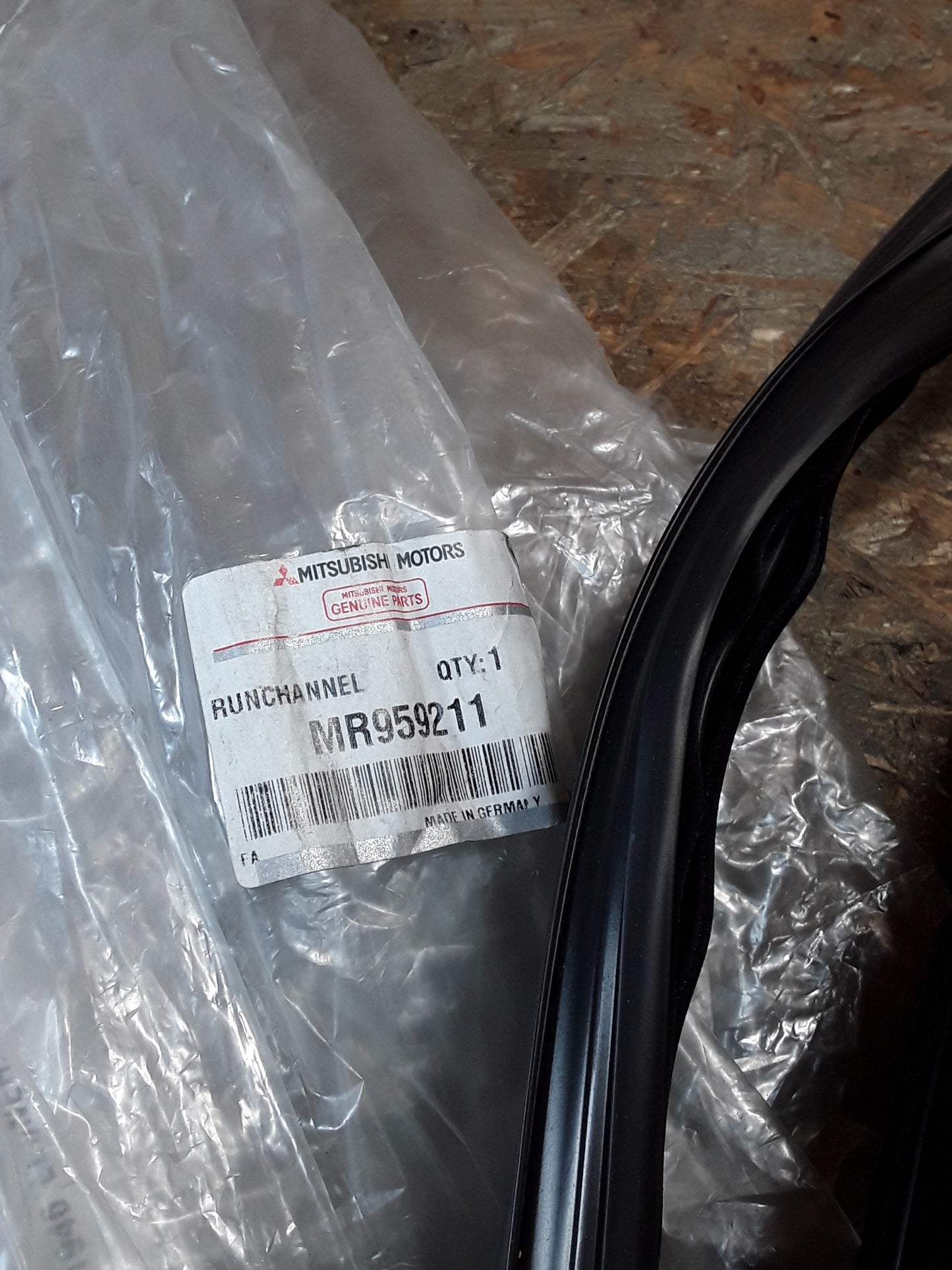 Mitsubishi Colt Z30A Dichtgummi Fenster original Mitsubishi NEU