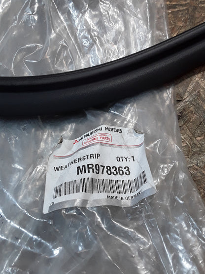 Mitsubishi  Türschachtdichtung V.L.A original Mitsubishi NEU