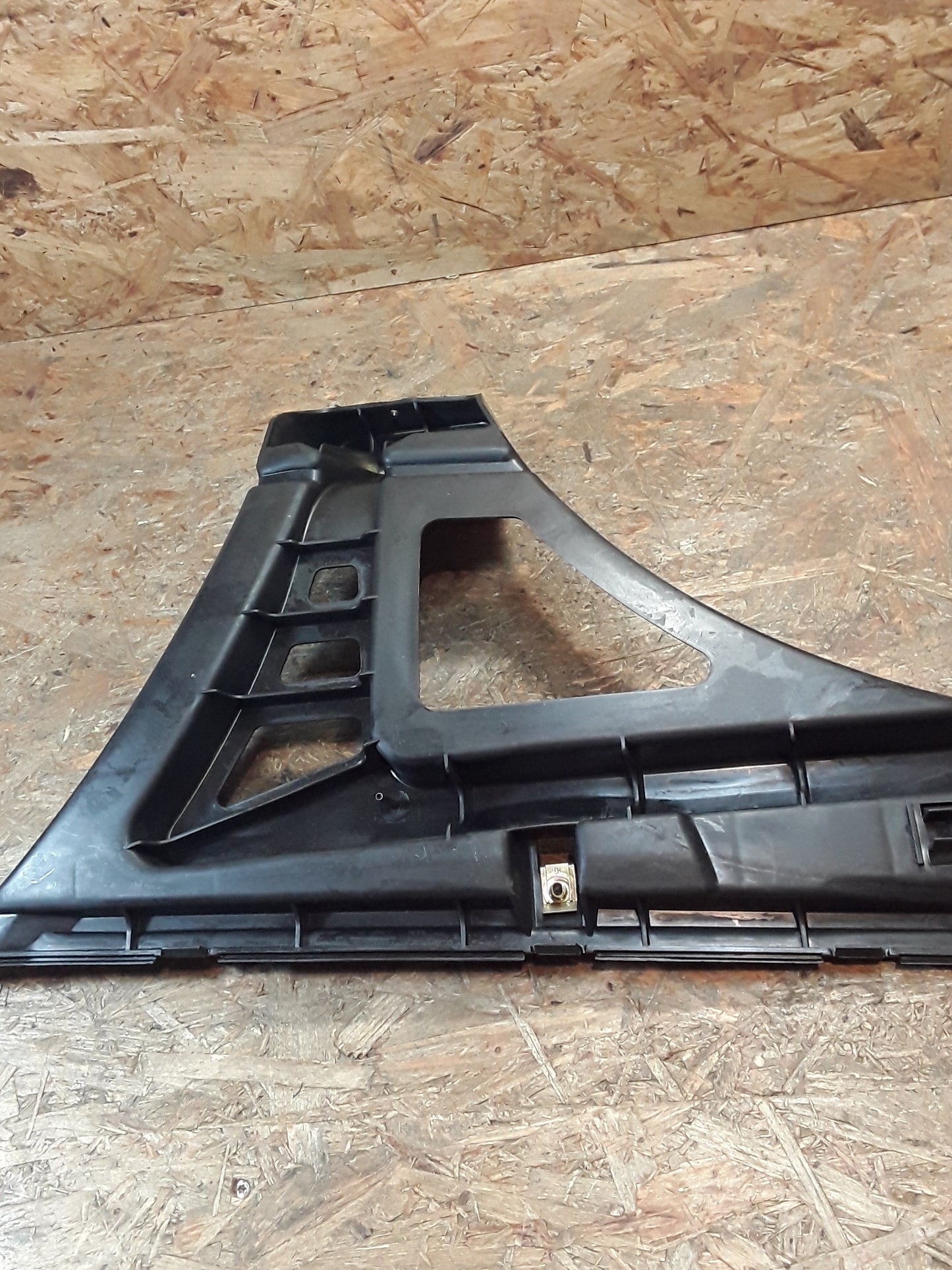 Mitsubishi Carisma Bj 00-04 Halter Stoßstange hinten rechts original Mitsubishi NEU