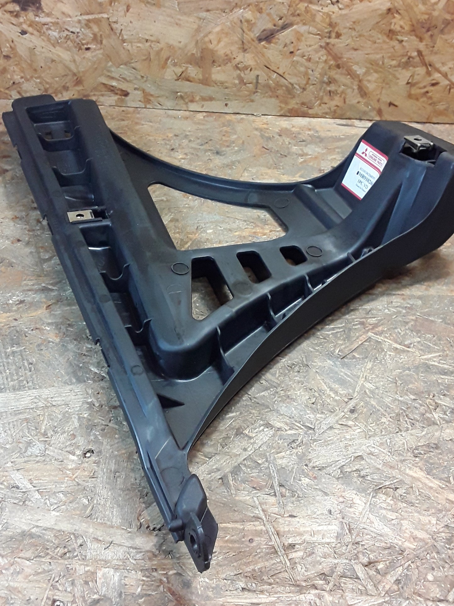 Mitsubishi Carisma Bj 00-04 Halter Stoßstange hinten rechts original Mitsubishi NEU