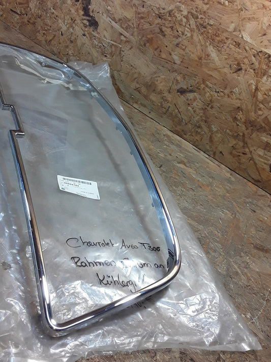 Chevrolet Aveo T300 Rahmen, Chrom, an Kühlergrill original GM NEU