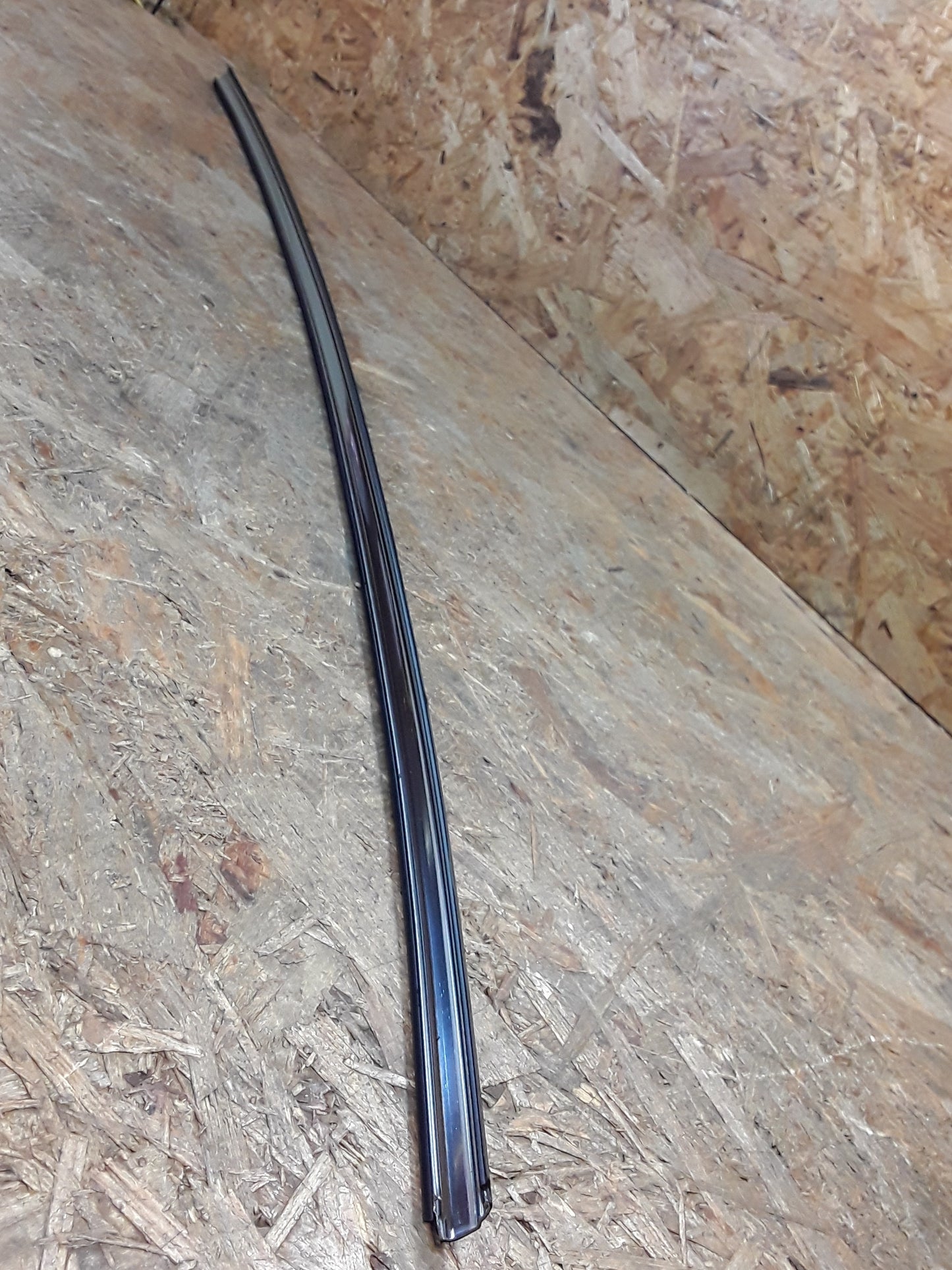 Mitsubishi Galant Zierleiste an Windschutzscheibe, schwarz original Mitsubishi NEU