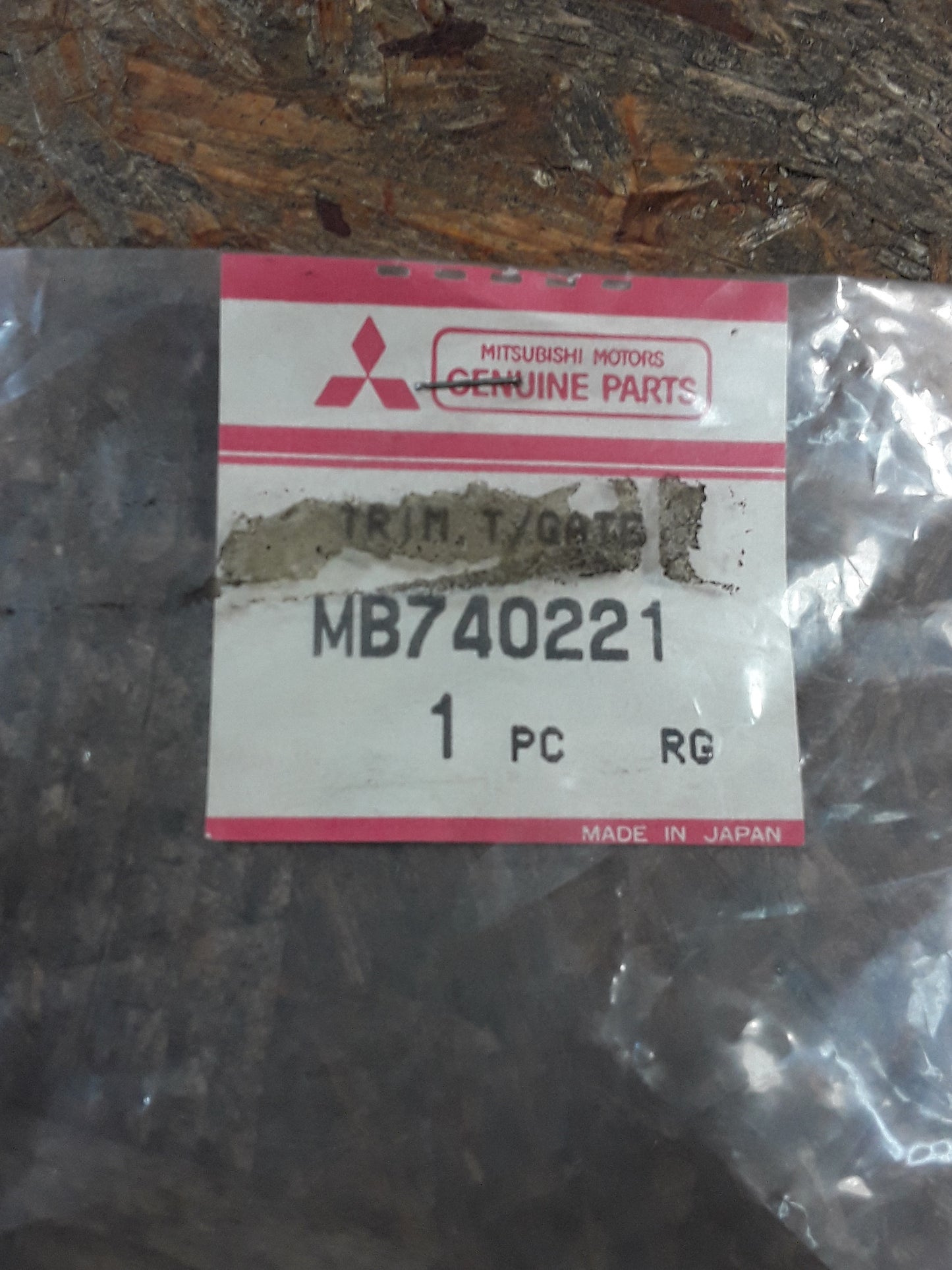 Mitsubishi Eterna E35A Bj 89-92 Verkleidung Heckklappe Öffnungsseite rechts original Mitsubishi NEU