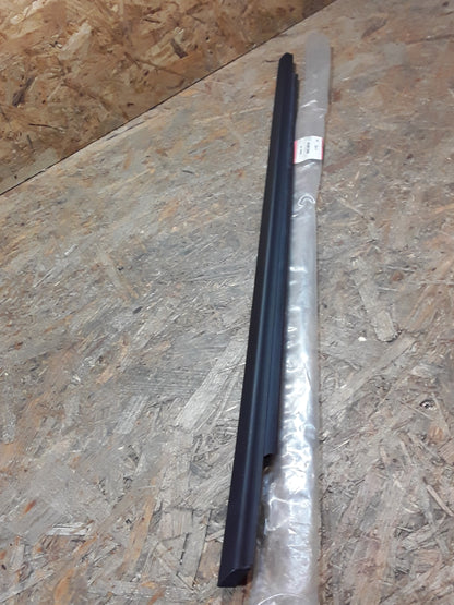 Mitsubishi Space Star Türschachtleiste H.L original Mitsubishi NEU