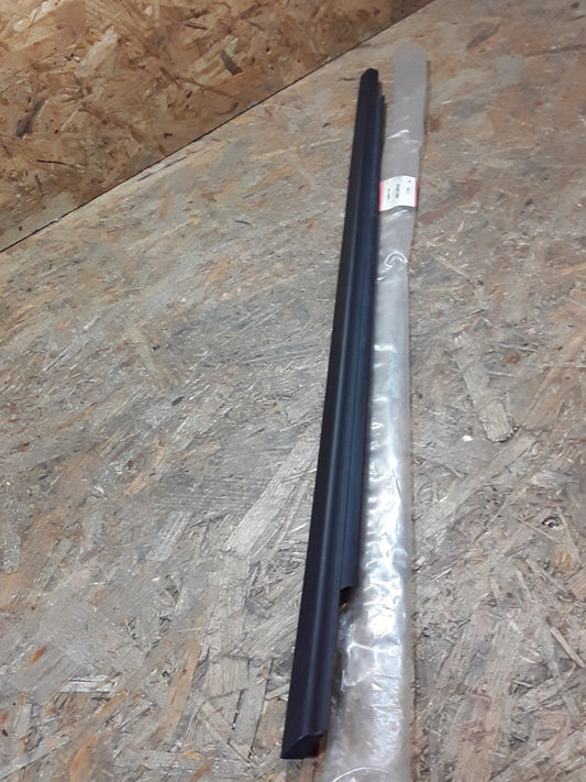 Mitsubishi Space Star Türschachtleiste H.L original Mitsubishi NEU