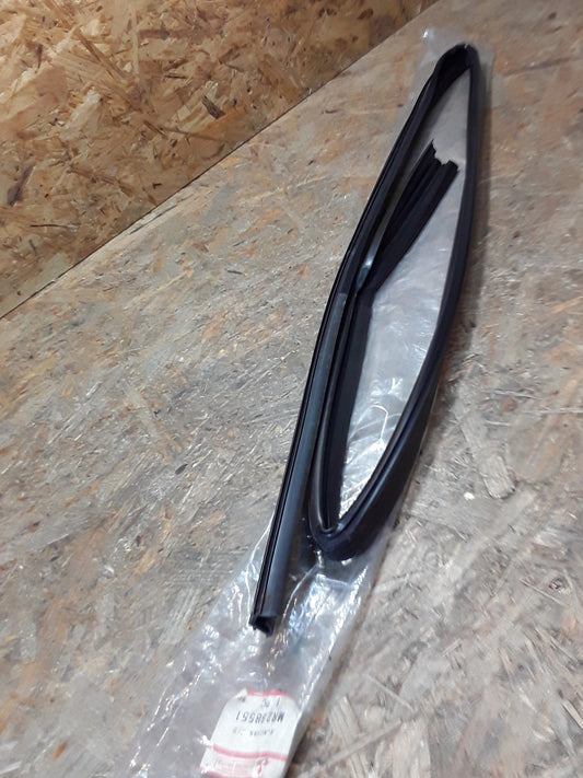 Mitsubishi Charlottenburg Grandis L.H Fensterdichtung original Mitsubishi NEU