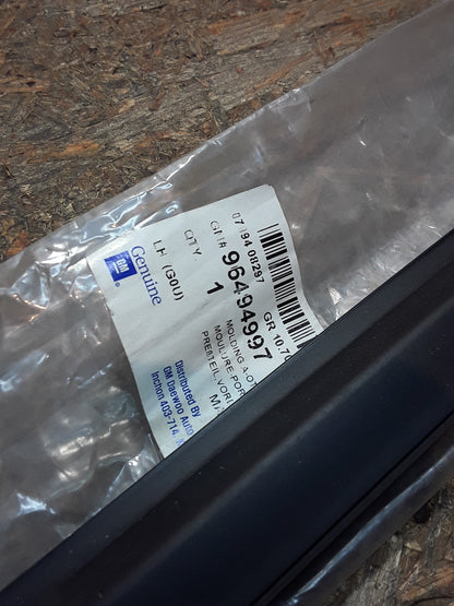 Chevrolet Vivant (U100) vordere Wetterleiste original GM GEBRAUCHT