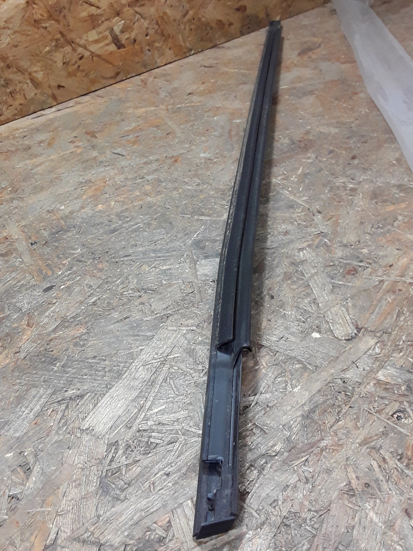 Chevrolet Vivant (U100) vordere Wetterleiste original GM GEBRAUCHT