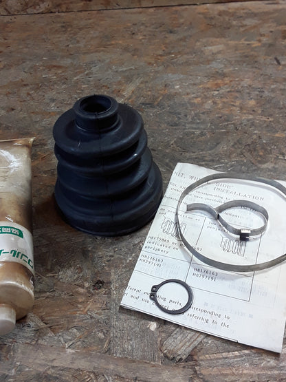 Mitsubishi Lancer 1500 Bj 84-89 Kofferraummanschette original Mitsubishi NEU