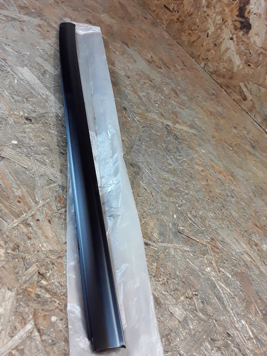 Mitsubishi L200 Bj 90-95 Zierleiste an Windschutzscheibe original Mitsubishi NEU