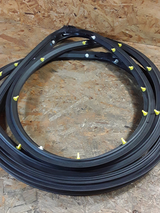 Mitsubishi EVO10 Dichtungsleiste Türöffnung V.L original Mitsubishi NEU