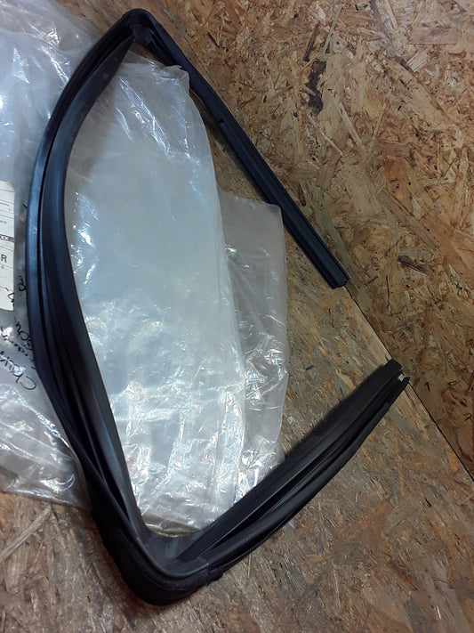 Chevrolet Sonic Vordertürfenster-Lauschienendichtungsstreifen rechts original GM NEU