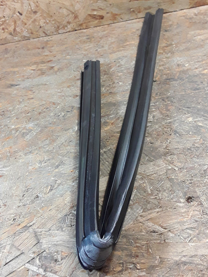 Mitsubishi Lancer Dichtung Tür hinten an Fenster original Mitsubishi NEU