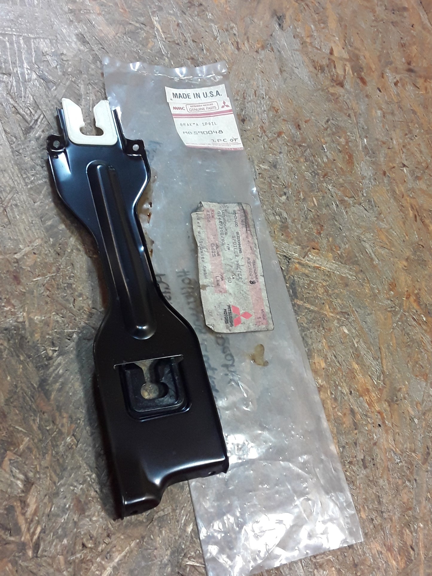 Mitsubishi Eclipse (D22A) Halterung Luftspoiler rechts original Mitsubishi NEU