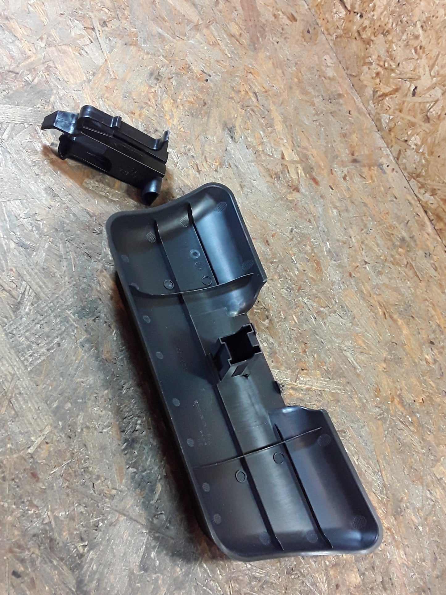 Mitsubishi Outlander lll Abdeckung abnehmbare Anhängerkupplung original Mitsubishi NEU