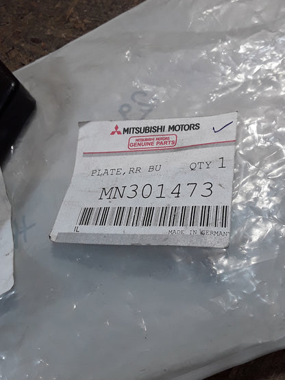 Mitsubishi Colt Halter Stoßstange H.R original Mitsubishi NEU