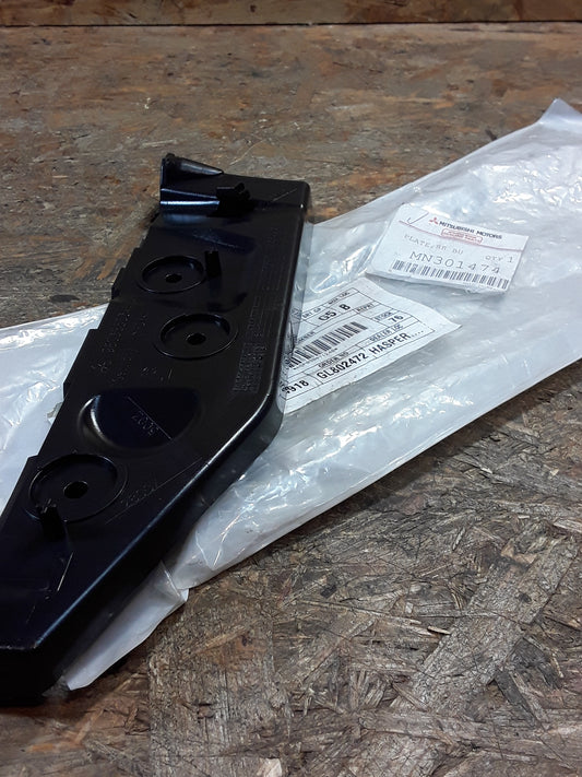 Mitsubishi Colt Halter Stoßstange H.L original Mitsubishi NEU