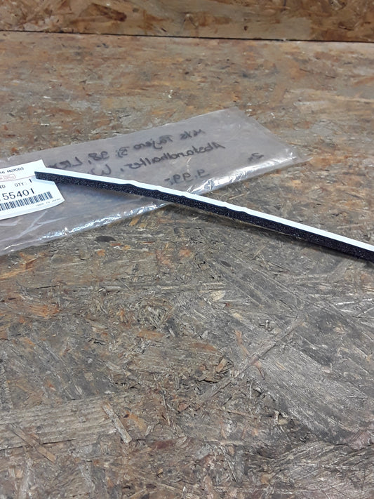 Mitsubishi Pajero Bj 98, LRXC4 Abstandhalter Windschutzscheibe original Mitsubishi NEU