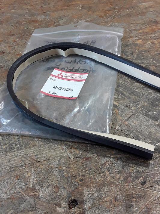 Mitsubishi Space Star Europe DG3A Dichtung an Heckklappe links original Mitsubishi NEU