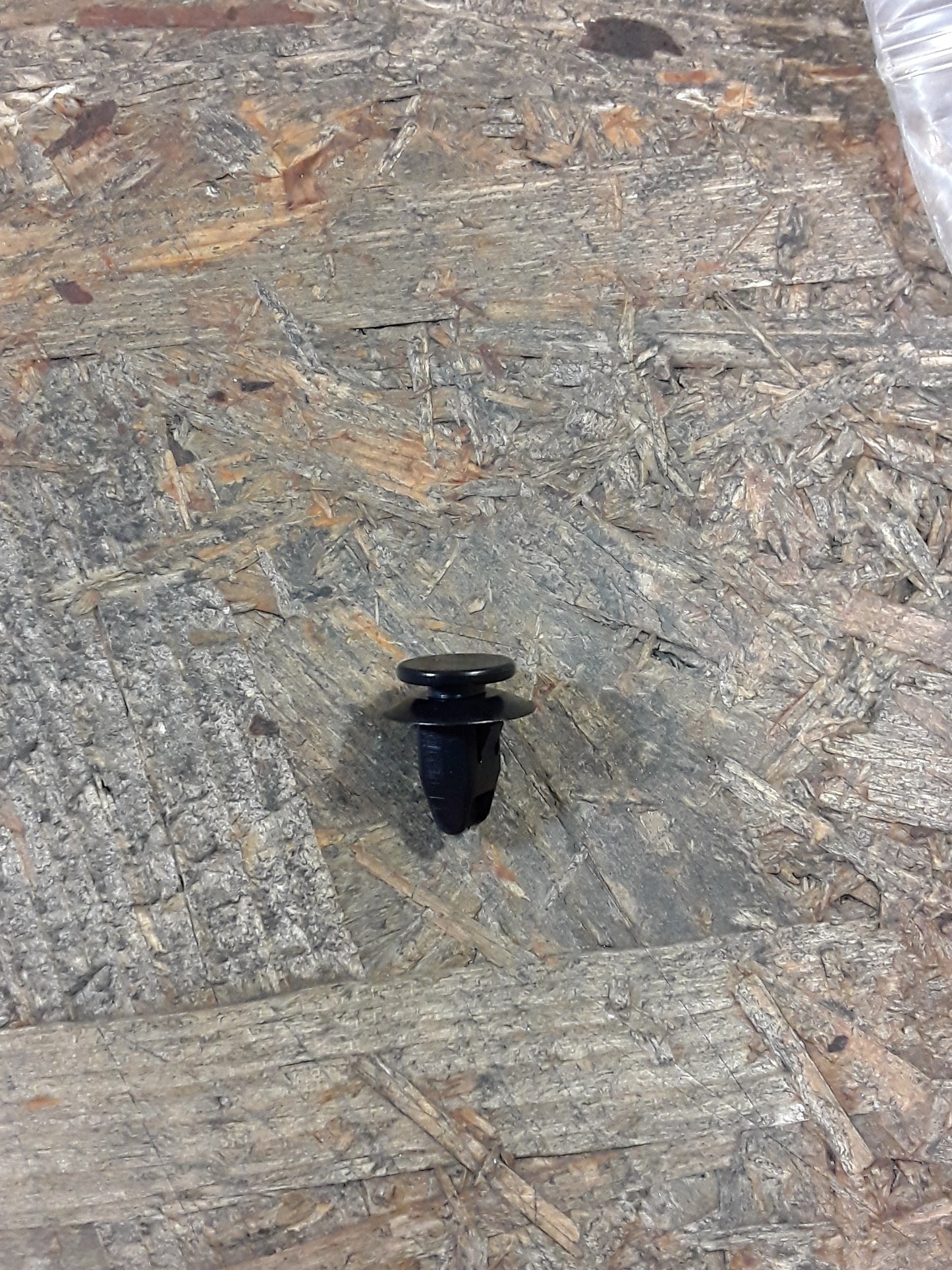 Mitsubishi Clip an Zier/Schutzzierleiste original Mitsubishi NEU