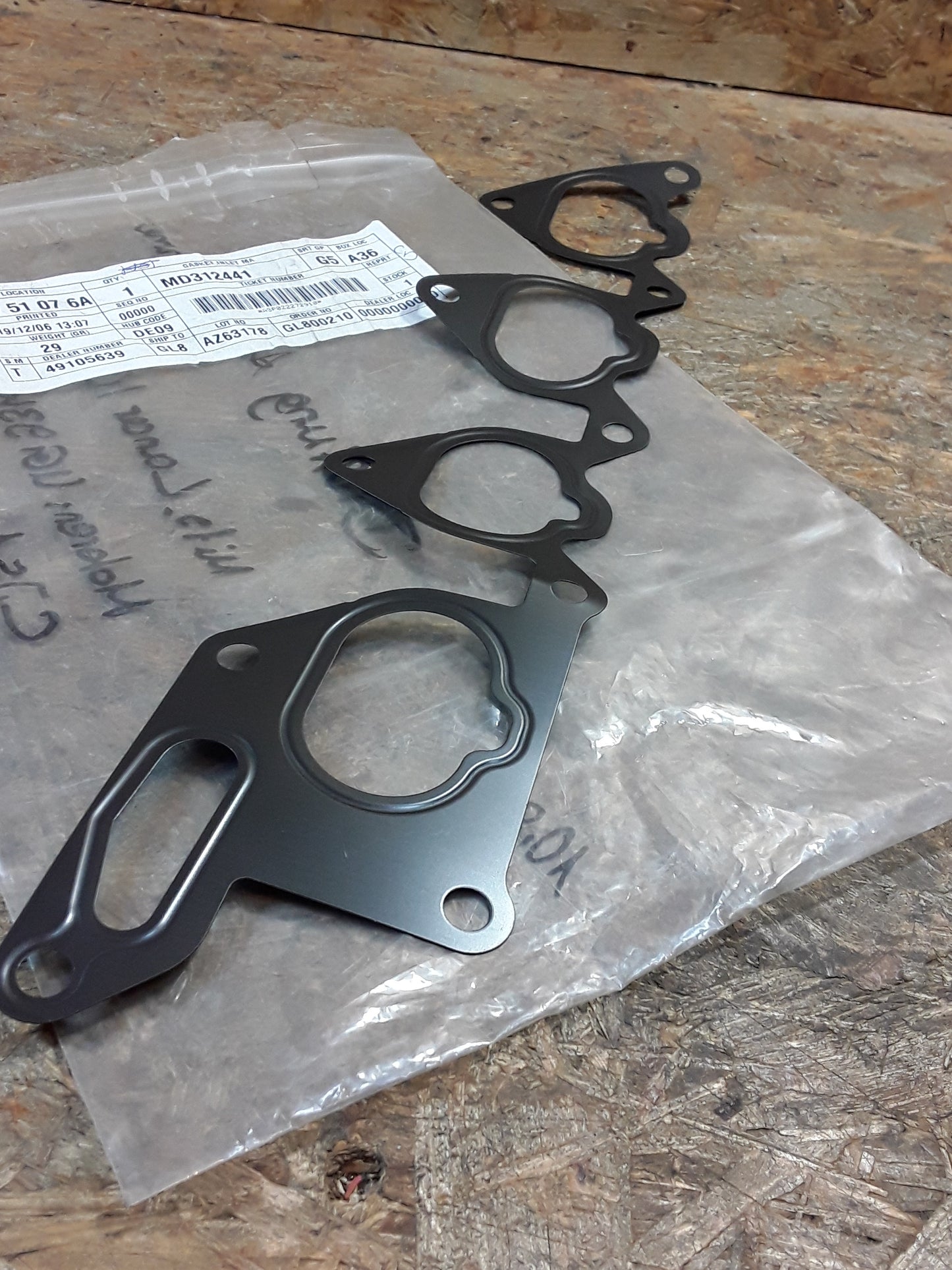 Mitsubishi Lancer/ Carisma Dichtung Ansaugkrümmer original Mitsubishi NEU