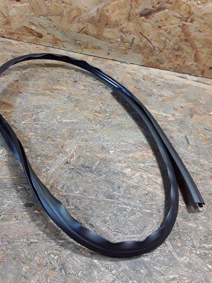 Mitsubishi Colt Europe Z38A Dichtung an Motorhaube original Mitsubishi NEU