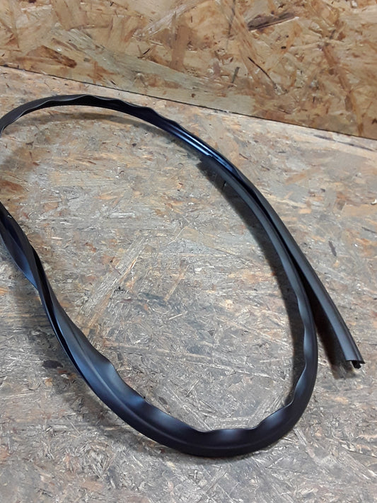 Mitsubishi Colt Europe Z38A Dichtung an Motorhaube original Mitsubishi NEU