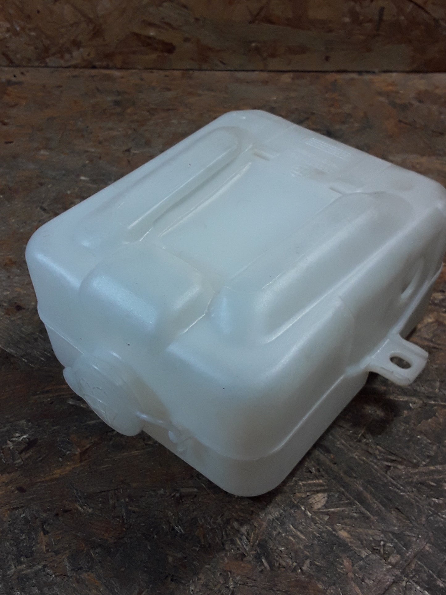 Mitsubishi Colt A150 Behälter Wischwasser original Mitsubishi NEU