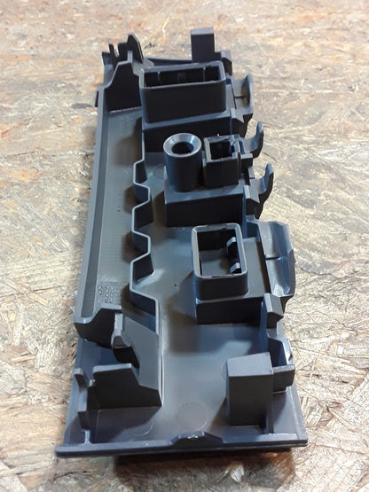 Mitsubishi Colt Z30 Blinddeckel Radioschacht original Mitsubishi NEU