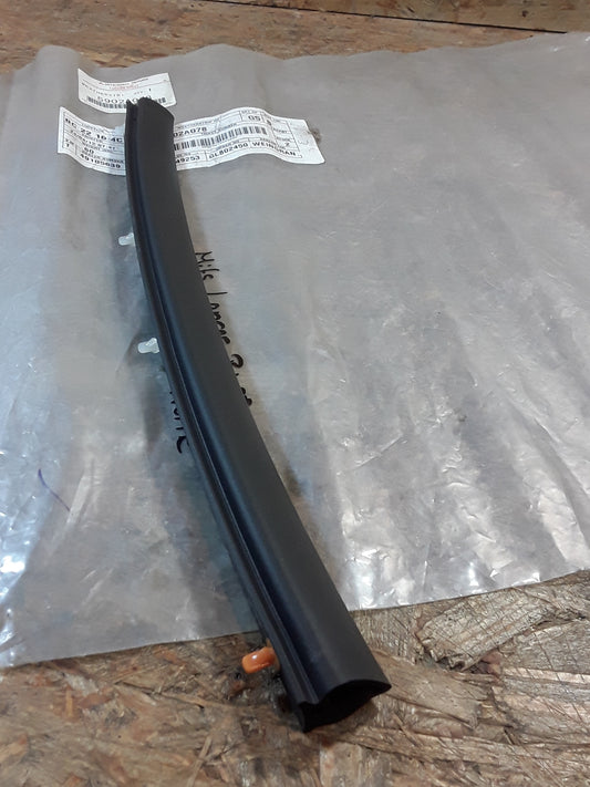 Mitsubishi Lancer Bj 08-17 Dichtungsstreifen vorne original Mitsubishi NEU