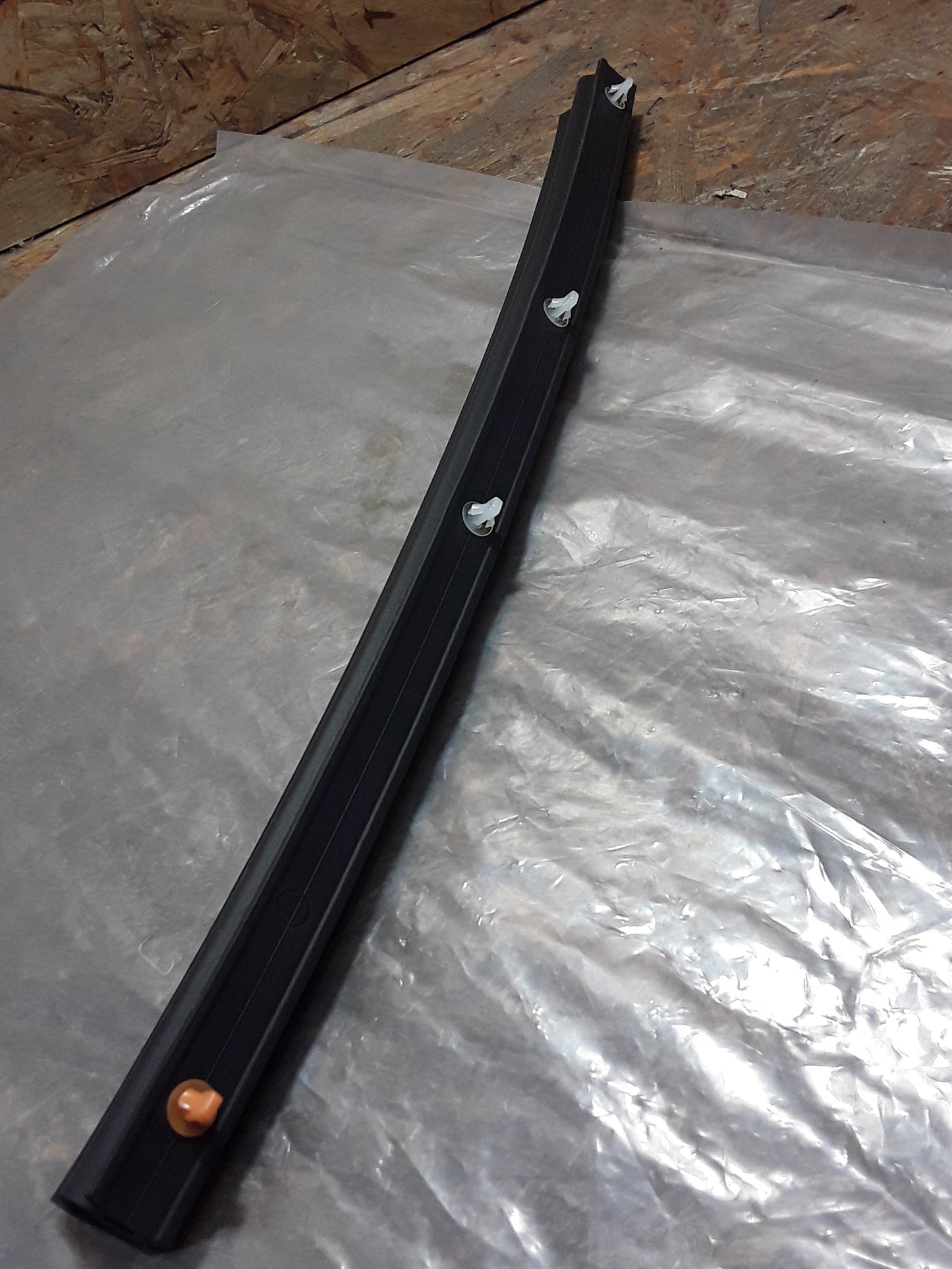 Mitsubishi Lancer Bj 08-17 Dichtungsstreifen vorne original Mitsubishi NEU