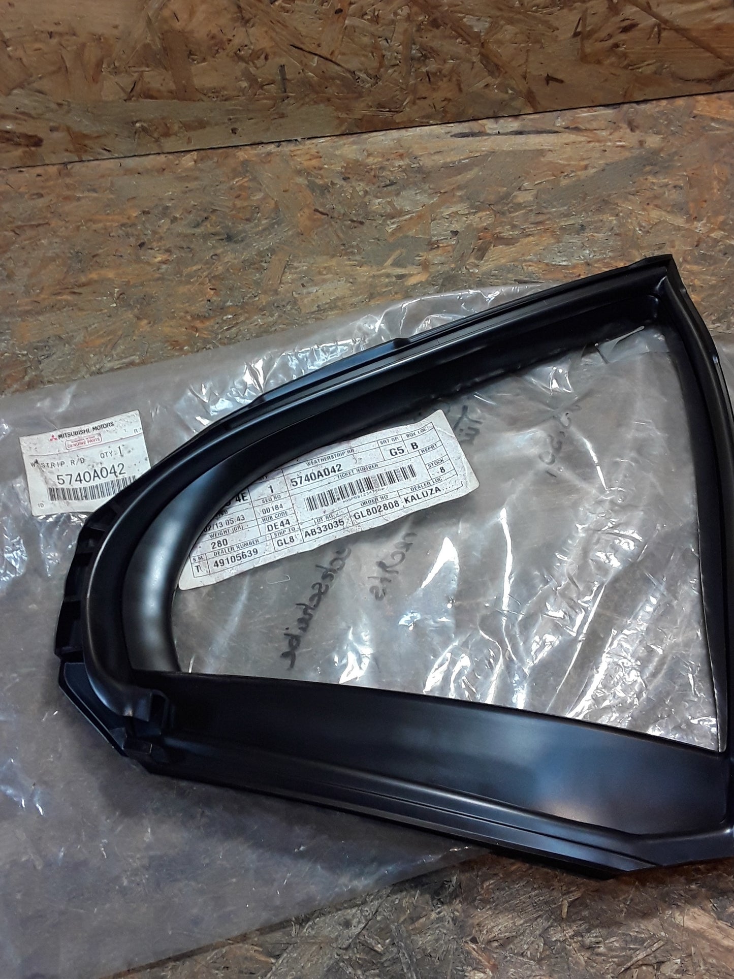 Mitsubishi Lancer X Dichtung Dreiecksscheibe Tür hinten rechts original Mitsubishi NEU