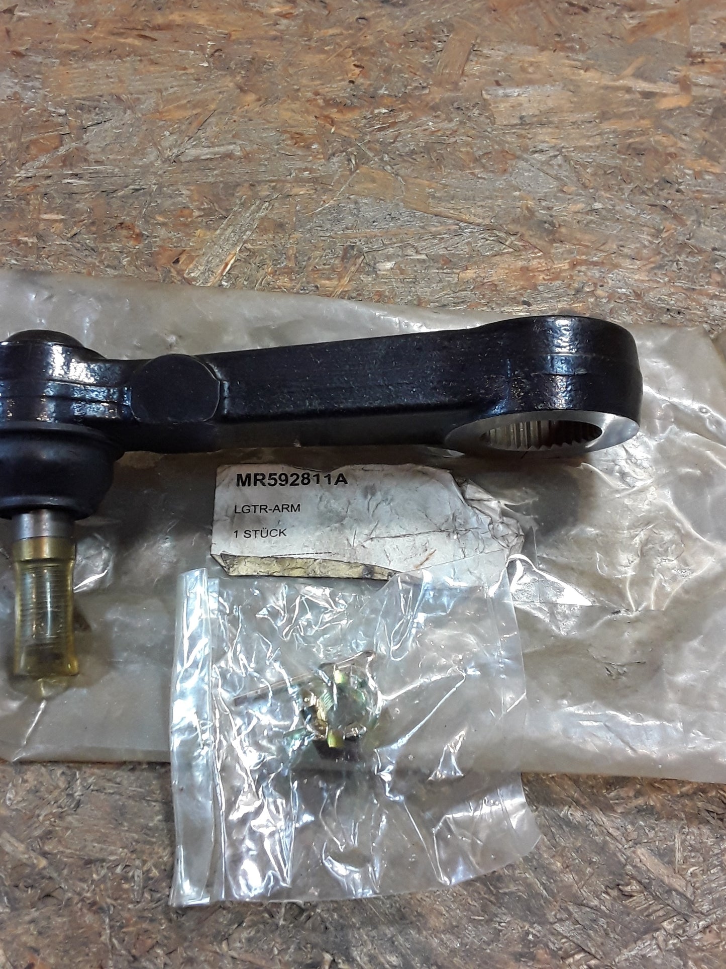 Mitsubishi Pajero Classic / 2 Lenkhebel vorne/ Lenkzwischenhebel original Mitsubishi NEU