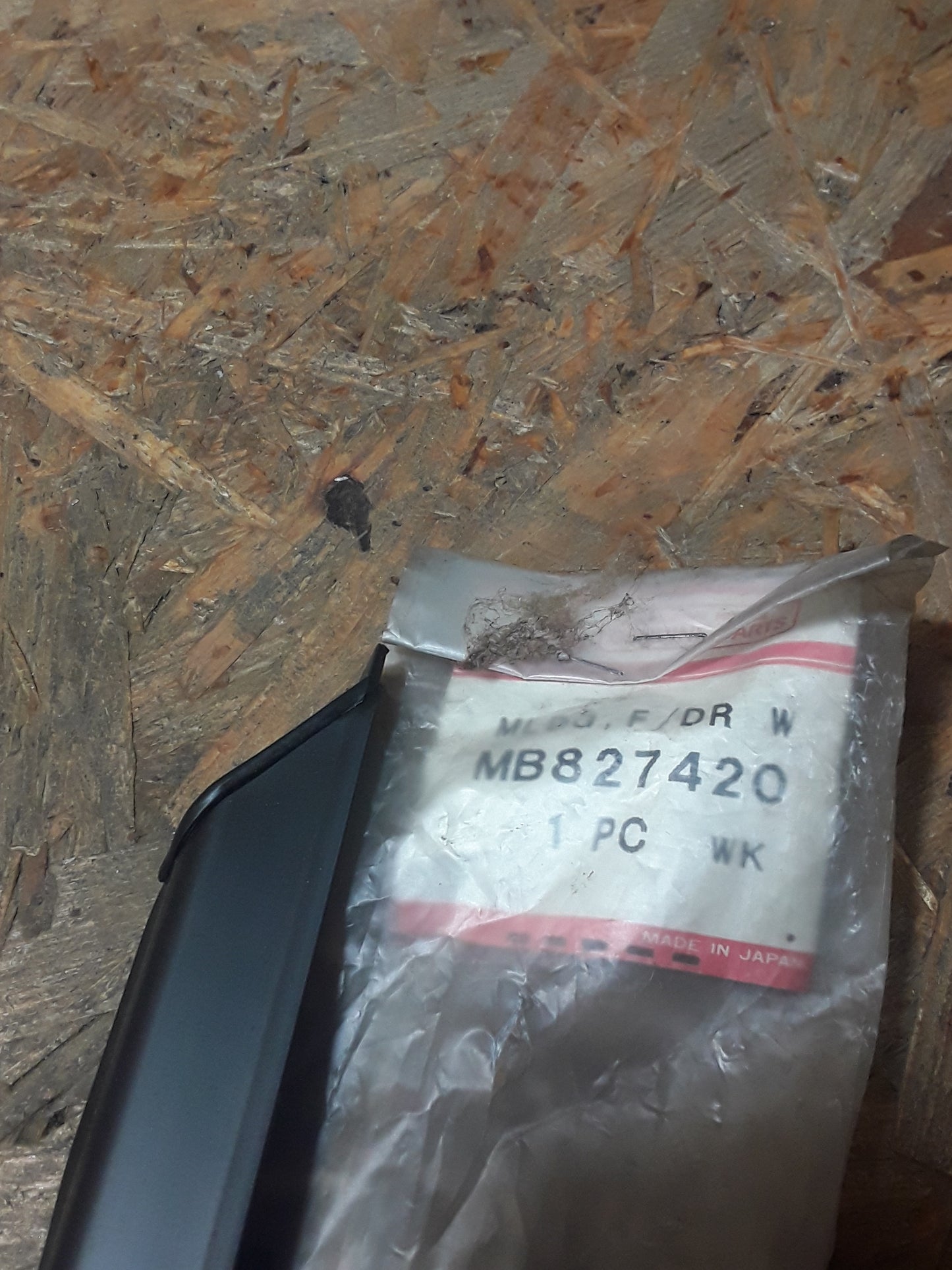 Mitsubishi Lancer Dichtung vordere Türverkleidung original Mitsubishi NEU