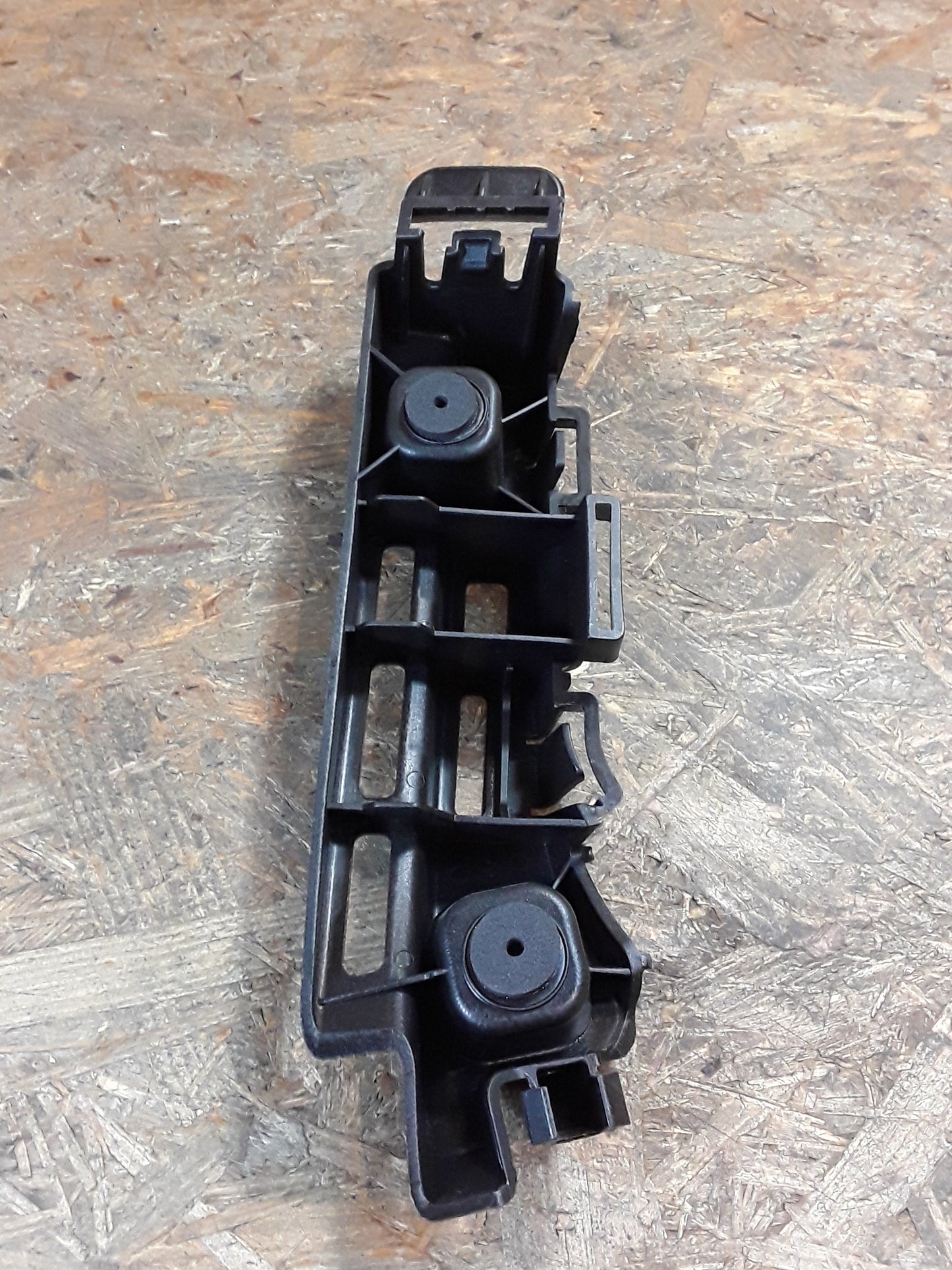 Chevrolet Cruze Halterung für Stoßstange links original GM NEU