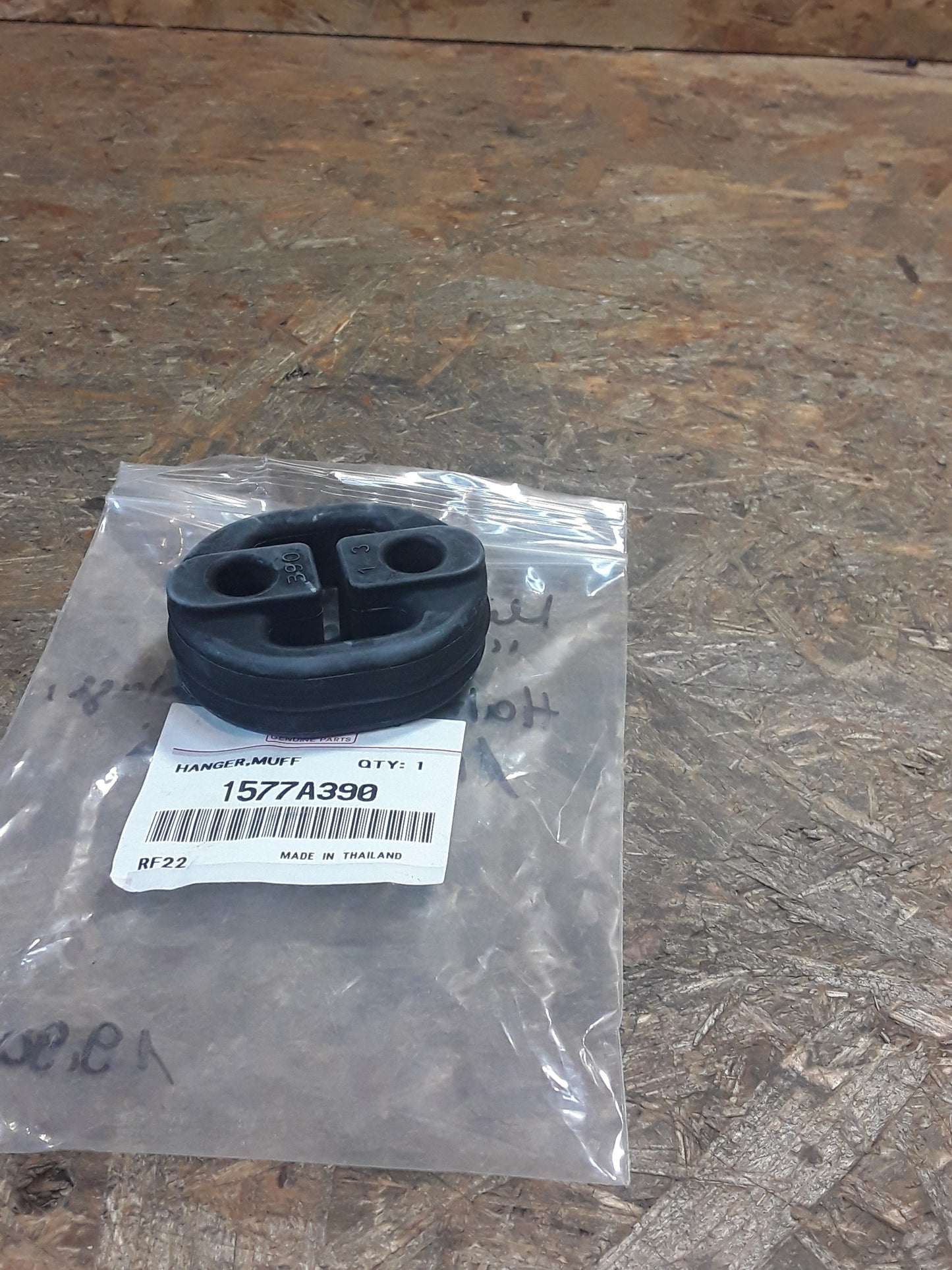 Mitsubishi Mirage/ Space Star Halter, Abgasanlage, Auspuffgummi original Mitsubishi NEU