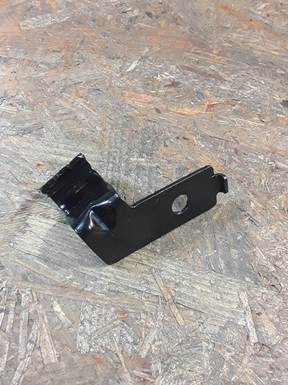 Chevrolet Cruze Halterung für Feststellbremsseil rechts original GM NEU