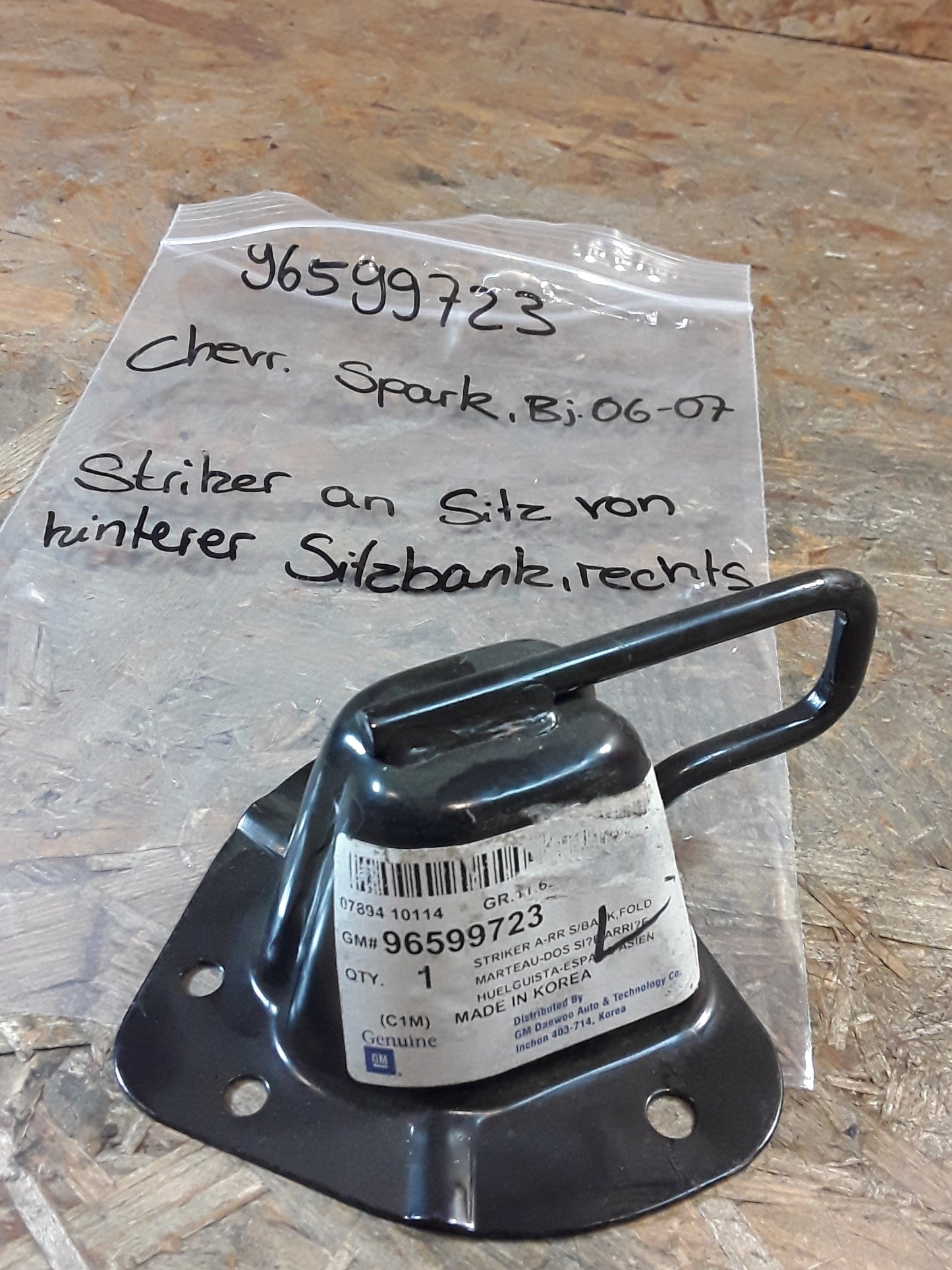 Chevrolet Spark Bj 06-07 Striker an Sitz von hinterer Sitzbank, rechts original GM NEU