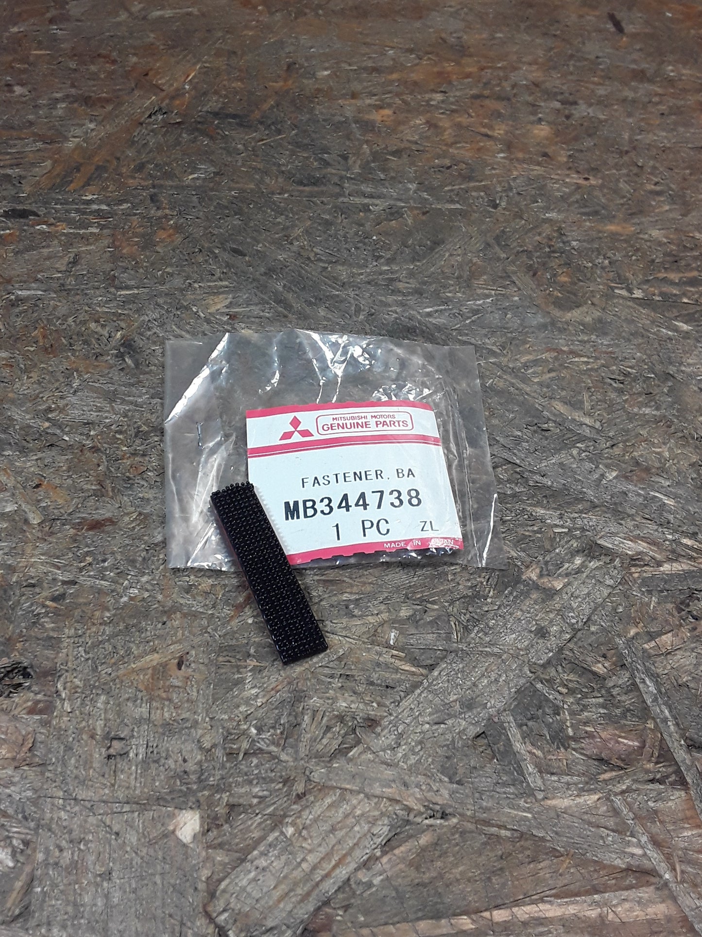 Mitsubishi Bj 09-23 Befestigungselement Fenster Heckklappe original Mitsubishi NEU