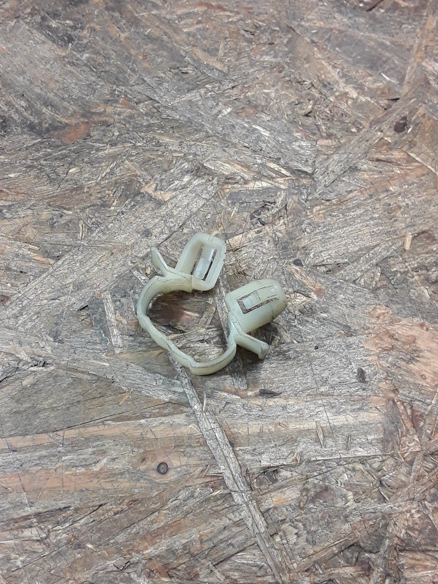 Mitsubishi Galant Klemme,  Kabelhalter original Mitsubishi NEU