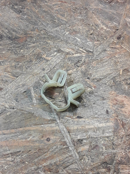 Mitsubishi Galant Klemme,  Kabelhalter original Mitsubishi NEU