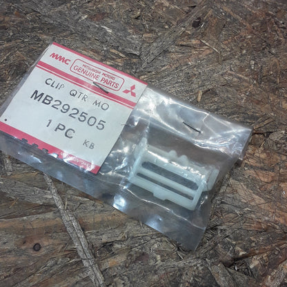 Mitsubishi Colt/ Lancer Clip, Zierleiste, Seitenscheibe original Mitsubishi NEU