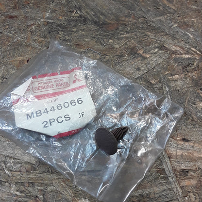 Mitsubishi Lancer/ Mirage/ Colt Clip, Fußmatte original Mitsubishi NEU