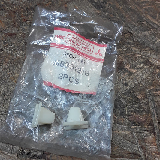 Mitsubishi Fuso Tülle Kühlergrill original Mitsubishi NEU