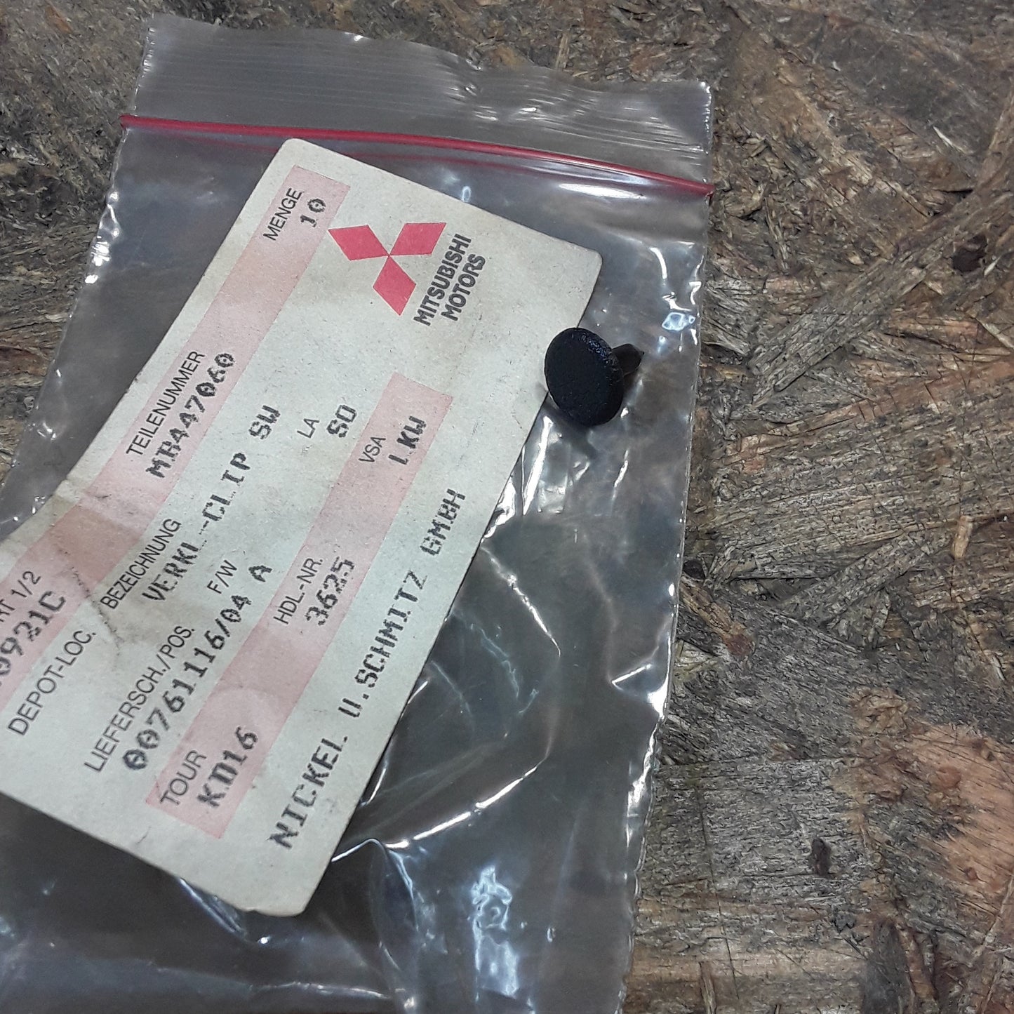 Mitsubishi Mirage CX,3FA/T,4DR Clip, Kofferraumverkleidung original Mitsubishi NEU