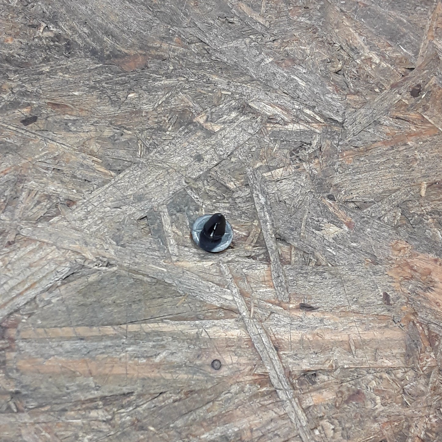 Mitsubishi Mirage CX,3FA/T,4DR Clip, Kofferraumverkleidung original Mitsubishi NEU