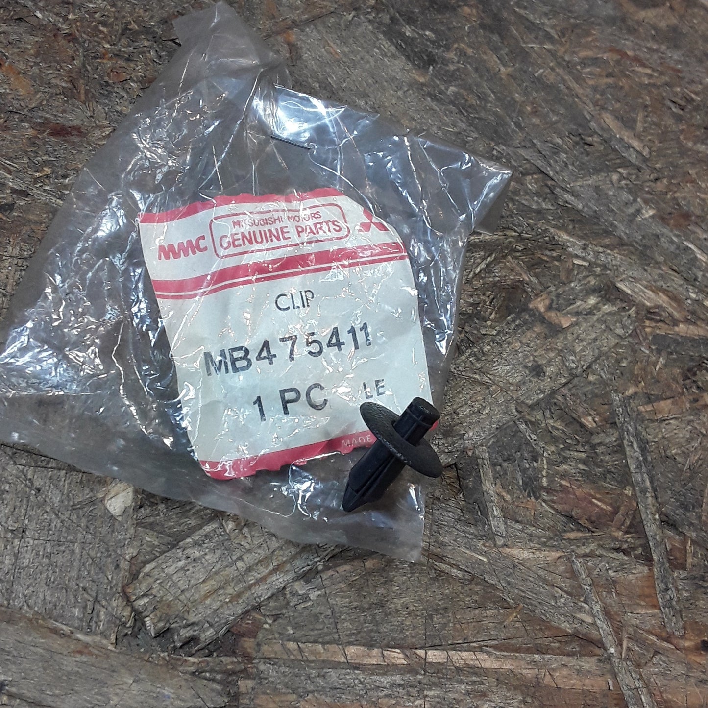 Mitsubishi Chariot Clip Heckklappenverkleidung original Mitsubishi NEU