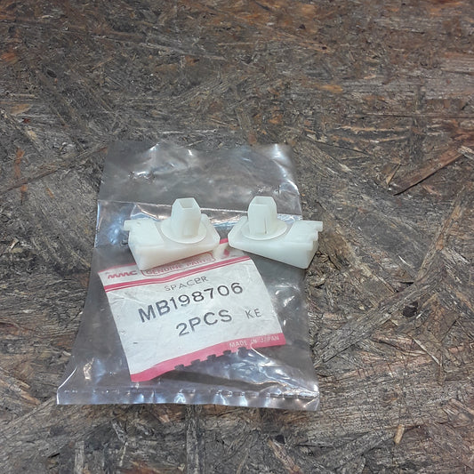 Mitsubishi Expo Bj 93 Abstandhalter Frontscheibe original Mitsubishi NEU