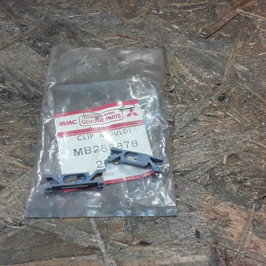 Mitsubishi Colt/ Lancer/ Lancer Kombi Zierleistenclip original Mitsubishi NEU